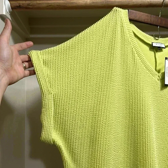 Too - Picture 2 of 5